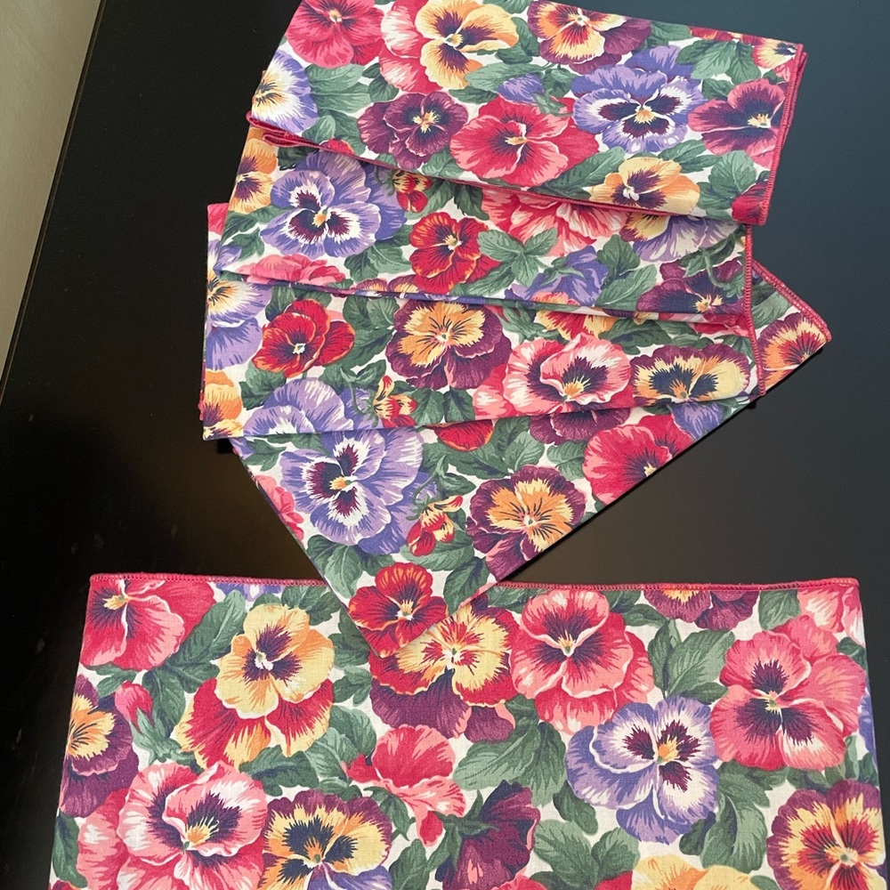 Floral Pansy Print Tablecloth with Matching napkins